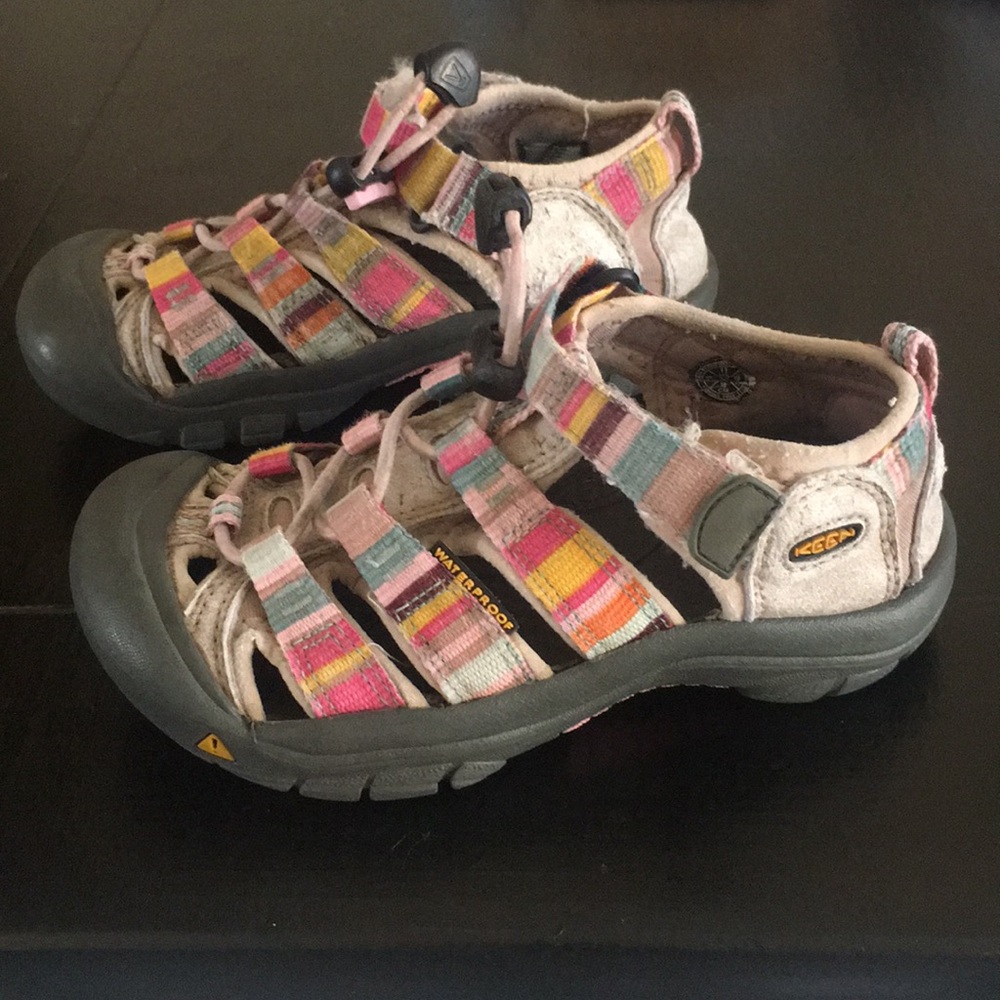 Girls keen sandals